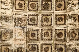 International Tourist Attraction Drucke: The ceiling of the arch gate adrian