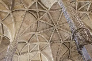 Drucke von Dach des Hieronymus-Klosters, ein beliebter Ort für Touristen in Belém in Lissabon, Portugal Lissabon Drucke: Dach des Hieronymus-Klosters
