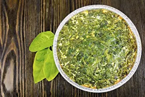 Historic Food Photography Drucke: Celtic cake with spinach, tomatoes