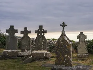 Deserted Graveyard In Europe Drucke: Celtic graveyard in Ireland