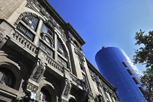 Romanian Architecture Drucke: In the centre, office building
