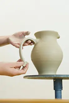 Handmade Ceramics Drucke: Ceramic artist working in her workshop