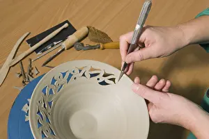 Decorative Ceramics Drucke: Ceramic artist working in her workshop
