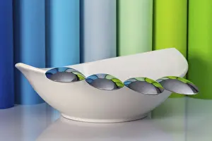 Deserted Table Setting Drucke: The ceramic bowl and four spoons