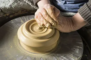 Handmade Ceramic Art Drucke: Ceramic workshop, hands shape clay on pottery wheel