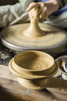 Handmade Ceramics Drucke: Ceramics workshop, lid at front