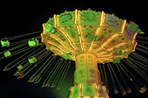 Deserted Evening Scene Drucke: Chain carousel in the evening
