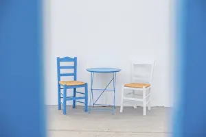 White Wall Decor Drucke: Two chairs, one blue and one white