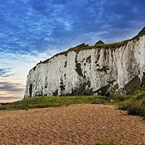 Kent Countryside Landscapes Drucke: Chalk cliffs on shingle beach, Kingsdown Beach