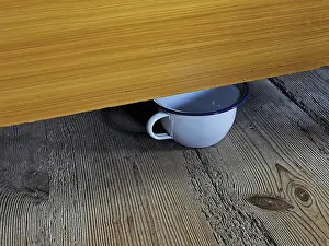 Cleanliness And Hygiene Tips Drucke: Chamber pot under the bed, bedside tableware