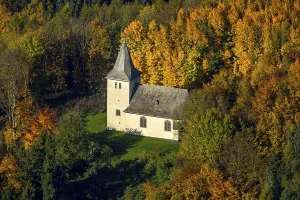 Deciduous Forest Landscape Photography Drucke: Chapel on Furstenberg in deciduous forest