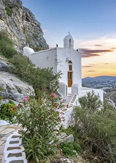 Greek Island Church Building Drucke: Chapel of St. Michael, at sunset