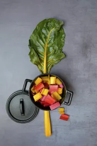 Swiss Chard Drucke: Chard, leaf and chopped stems in pots