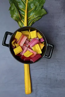 Beetroot Health Benefits Drucke: Chard, leaf and chopped stems in pots