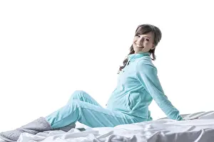 Newborn Baby Drucke: Charming expectant mom posing lying in studio