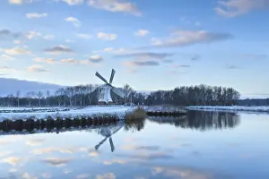 European Historic Landmarks Drucke: Charming windmill reflected in river water