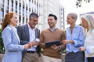 Businesswoman On Tablet Drucke: Chatting and seeing work stuff on a tablet