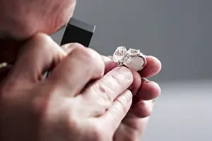Gemstone Inspection Drucke: Checking a ring with a gemstone for authenticity