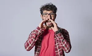 Happy Facial Expression Photography Drucke: Cheerful man announcing with hands at camera isolated