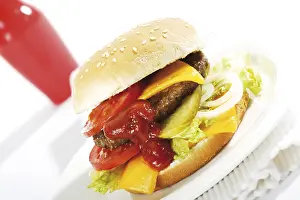 High Calorie Cheeseburger Drucke: Cheeseburger with lettuce, tomatoes
