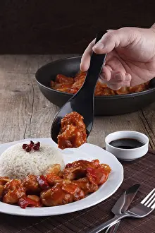 Grocery Store Displays Drucke: Chef adding food to a dish