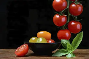 Fruit Nutrition Drucke: Cherry tomatoes on the stem and in skin