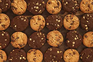 Grocery Store Sweets Display Drucke: Chocolate cookie biscuits grid rows arrangement