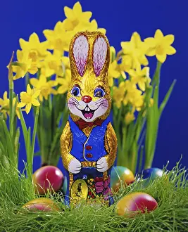 Colourful Easter Decorations Drucke: A chocolate Easter bunny, colourful Easter eggs