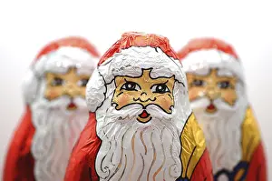 Sweet Treats Close Up Drucke: Three chocolate Santas