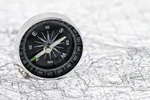 Compass Navigation Drucke: Choice of the direction of movement across the map using the compass