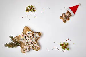 Christmasy Decorations Drucke: Christmas, background, with biscuits and decorations