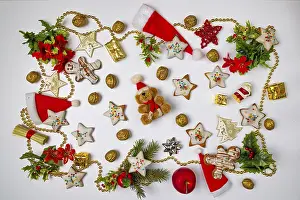 Christmas Decoration Background Drucke: Christmas, background, with biscuits and decorations