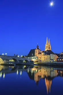 Regensburg Cathedral Drucke: Church and bridge reflected in river