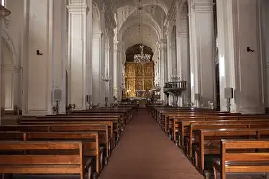 Surrealismus Drucke: Kircheninnere in Alt-Goa, Indien.