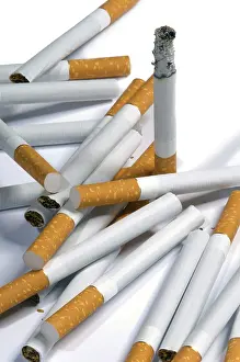 Isolated Cigarette Cutout Drucke: Few cigarettes lying on a white background