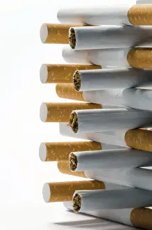 Plain Colored Background Images Drucke: Few cigarettes lying on a white background
