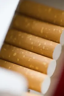 Smoking A Cigarette Drucke: Cigarettes in an open cigarette packet