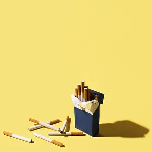 Tobacco Packaging Design Drucke: Cigarettes pack yellow background