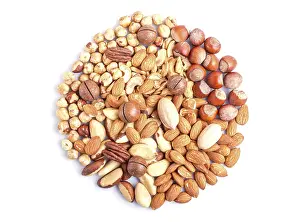 Mixed Nuts Drucke: Circle made from different kinds of nuts isolated on white background