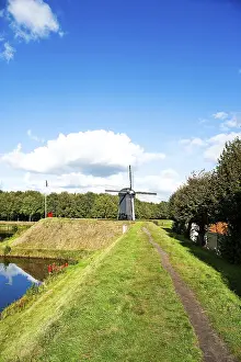 Schloss Drucke: Rundweg, Wehrmauer, Windmühle.