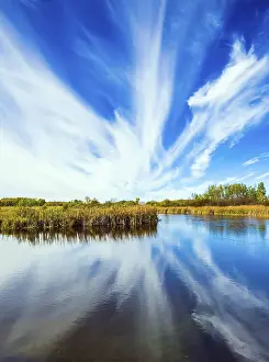 Reflective Water Body Image Drucke: Cirrus clouds are reflected in the Winnipeg River