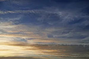 Backlit Cloud Formation Drucke: Cirrus and fleecy clouds, altocumulus
