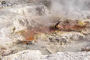 Colorful Mineral Deposits Drucke: Cistern Spring, Norris Back Basin