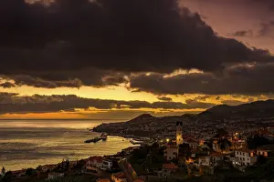 Funchal Cityscape Drucke: Cityscape at sunset, dramatic cloudy sky