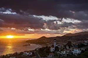 Funchal Cityscape Drucke: Cityscape at sunset, dramatic cloudy sky