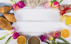 Spring Flower Decoration Drucke: Classic breakfast set with tulips