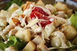 Classic Caesar Salad Drucke: Classic Caesar salad, close-up