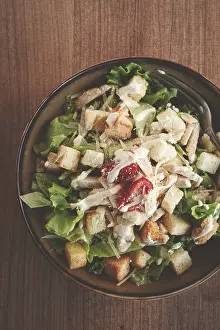 Classic Caesar Salad Drucke: Classic Caesar salad, close-up