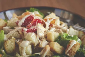 Freshly Prepared Salads Drucke: Classic Caesar salad, close-up