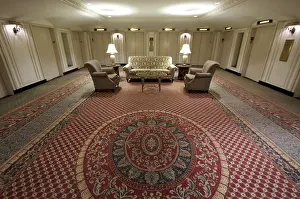 Construction Site Lobby Drucke: Classic elevator lobby interior of a hotel